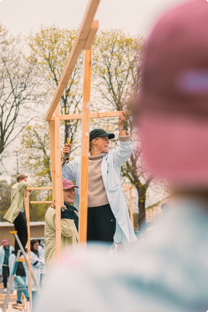 Byggplatsen Dag 1